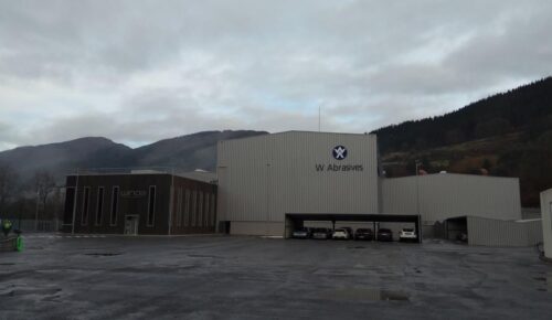 El Grupo Winoa inaugura su nueva planta de producción de granalla en Balmaseda con la presencia del Lehendakari y el diputado general